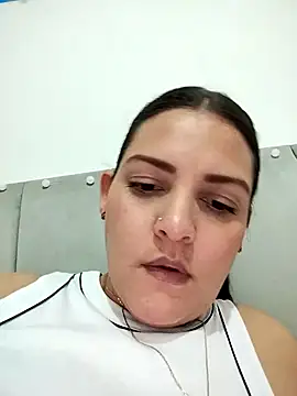 Mia Hampton online show from 01.12.26