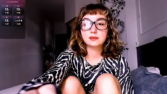 Cosmo Riri online show from 01.13.25