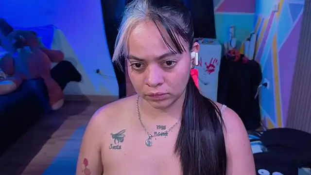 Snapshot of Cuttiealice chatting on 10.27.25 Cuttiealice online show from 10.27.25