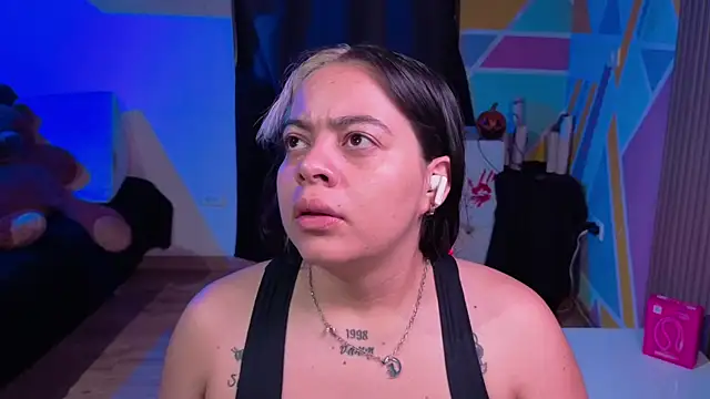 Snapshot of Cuttiealice chatting on 11.01.25 Cuttiealice online show from 11.01.25