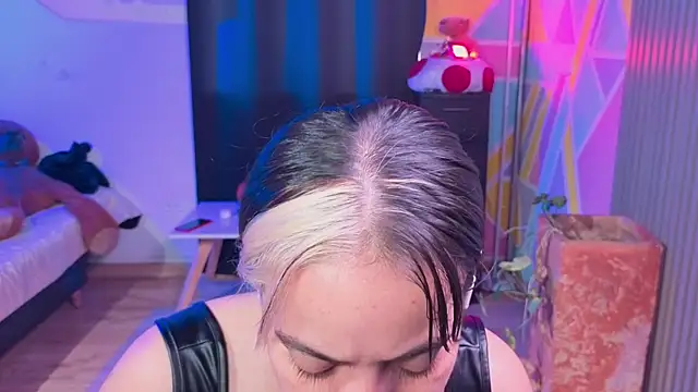 Snapshot of Cuttiealice chatting on 11.06.25 Cuttiealice online show from 11.06.25