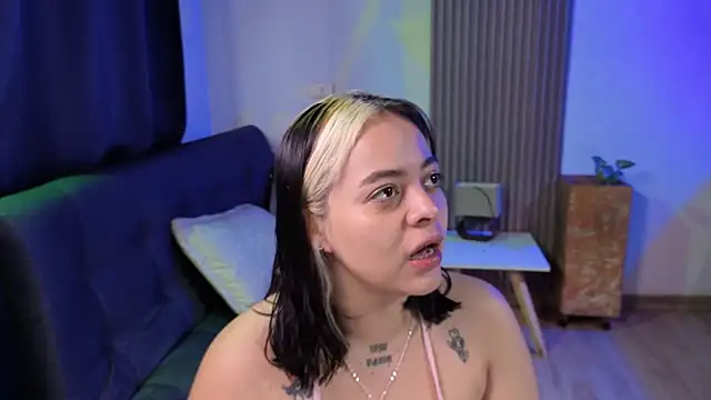 Snapshot of Cuttiealice chatting on 01.06.26 Cuttiealice online show from 01.06.26