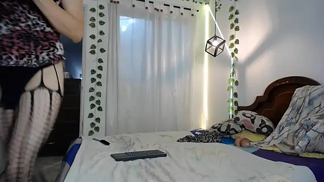 ivonne  hott1 online show from 02.21.26