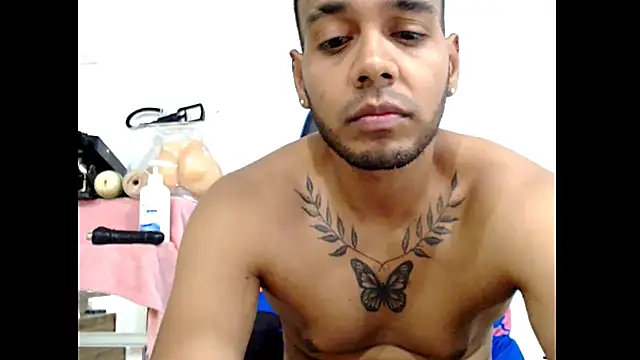 Snapshot of hugeeblackcock chatting on 07.21.26 hugeeblackcock online show from 07.21.26