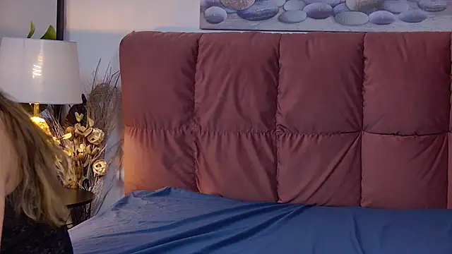 Snapshot of NicolLopeze chatting on 12.27.24 NicolLopeze online show from 12.27.24