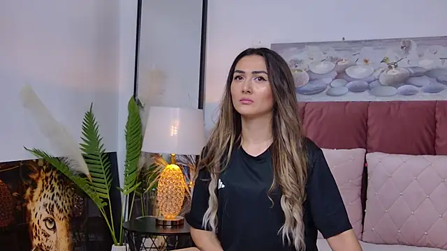 Snapshot of NicolLopeze chatting on 01.28.25 NicolLopeze online show from 01.28.25