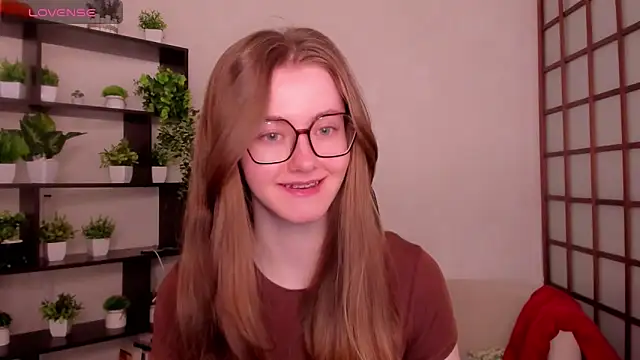 Snapshot of KateCuddle chatting on 05.15.26 KateCuddle online show from 05.15.26