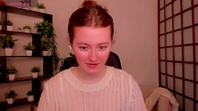 Snapshot of KateCuddle chatting on 05.21.26 KateCuddle online show from 05.21.26