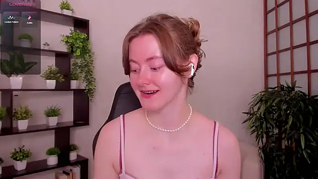 KateCuddle online show from 07.15.26