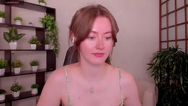 KateCuddle online show from 07.17.26