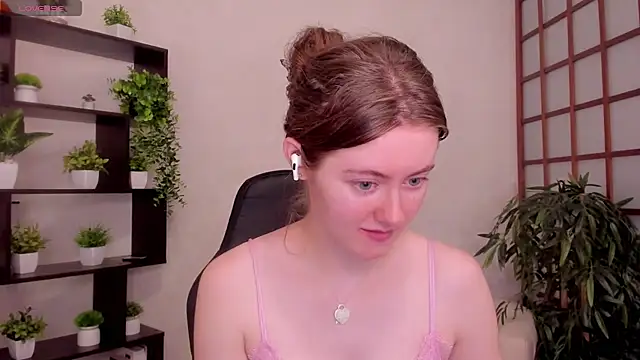KateCuddle online show from 07.30.26