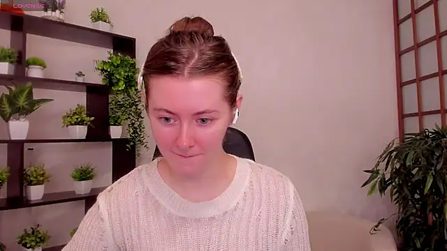 KateCuddle online show from 08.04.26