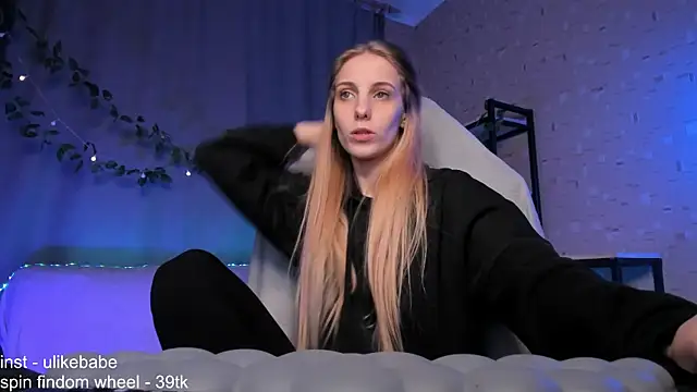 Snapshot of Anna_Fink chatting on 01.31.25 Anna Fink online show from 01.31.25