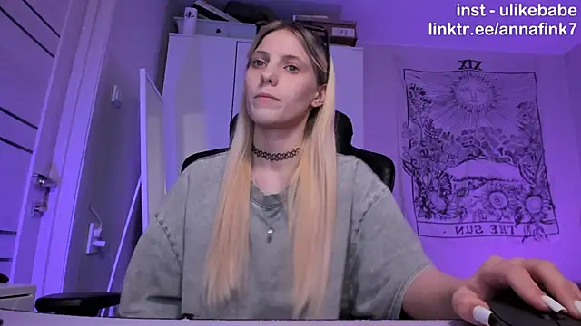 Snapshot of Anna_Fink chatting on 11.06.25 Anna Fink online show from 11.06.25