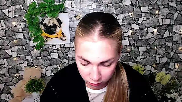 Snapshot of Sport_Tall_Doll chatting on 10.07.25 Sport Tall Doll online show from 10.07.25