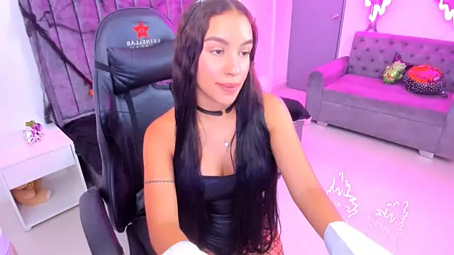 xiomara  cortes online show from 10.30.25