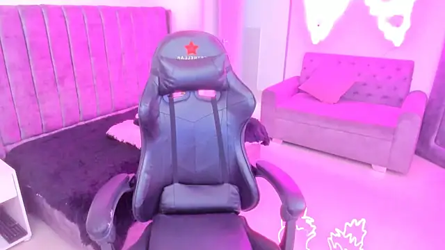 xiomara  cortes online show from 11.10.25