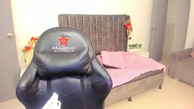 xiomara  cortes online show from 12.21.25