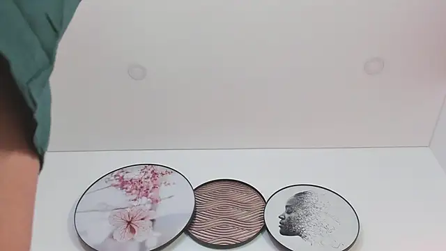 SaharaGarcia   online show from 02.26.25