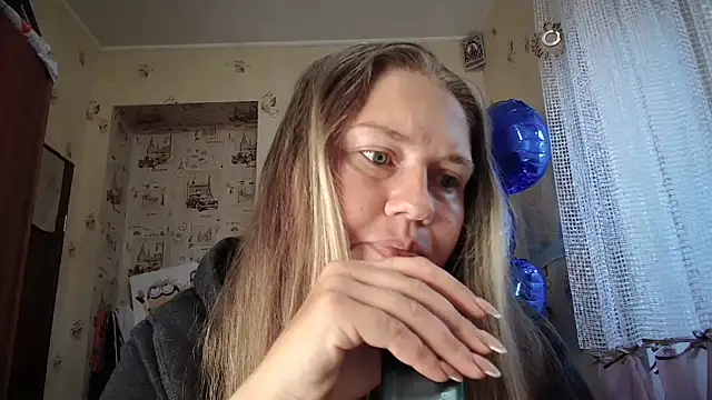 Snapshot of dream_alexa chatting on 05.16.26 dream alexa online show from 05.16.26