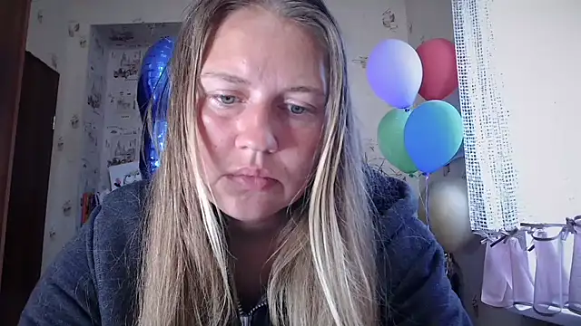 Snapshot of dream_alexa chatting on 05.18.26 dream alexa online show from 05.18.26