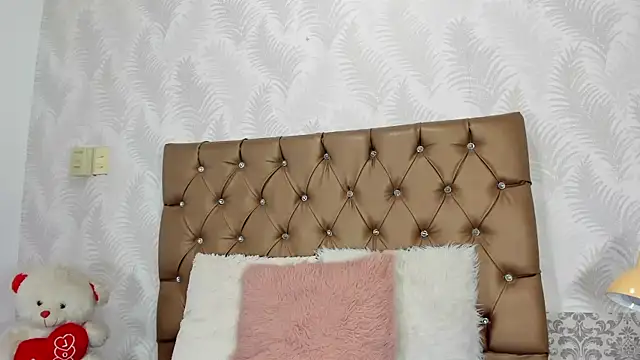 luna evaa online show from 09.13.25