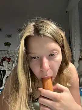 Snapshot of kimczii chatting on 06.19.26 kimczii online show from 06.19.26