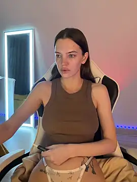 julia fly online show from 03.13.26