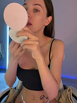 julia fly online show from 04.08.26