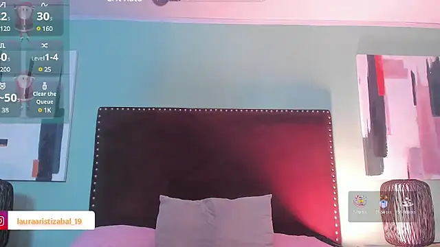 Snapshot of LauraAristizabal chatting on 12.23.24 LauraAristizabal online show from 12.23.24