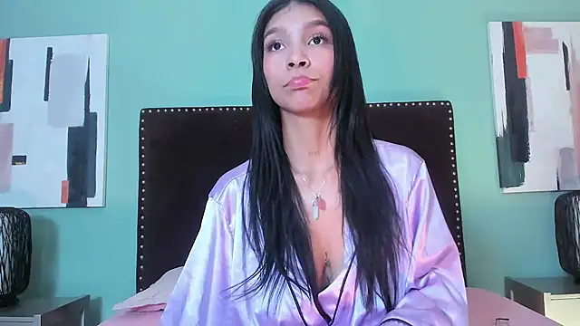 Snapshot of LauraAristizabal chatting on 12.27.24 LauraAristizabal online show from 12.27.24