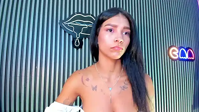 Snapshot of LauraAristizabal chatting on 01.21.25 LauraAristizabal online show from 01.21.25