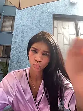 Snapshot of LauraAristizabal chatting on 01.23.25 LauraAristizabal online show from 01.23.25