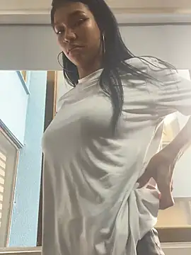 Snapshot of LauraAristizabal chatting on 01.31.25 LauraAristizabal online show from 01.31.25