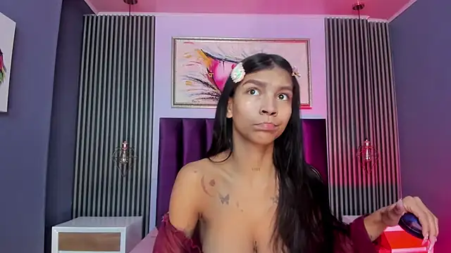 Snapshot of LauraAristizabal chatting on 02.24.25 LauraAristizabal online show from 02.24.25