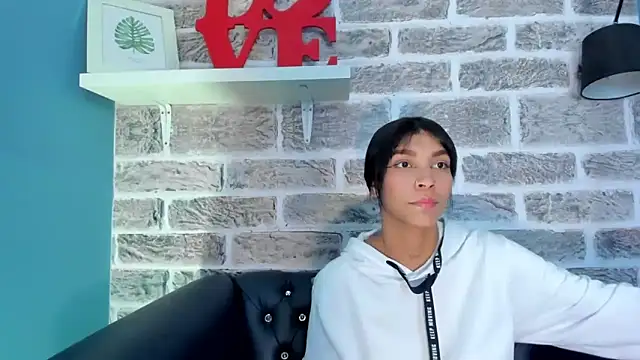 Snapshot of LauraAristizabal chatting on 03.03.25 LauraAristizabal online show from 03.03.25