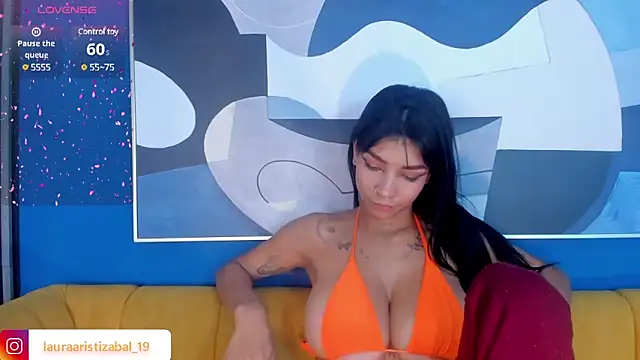 Snapshot of LauraAristizabal chatting on 03.06.25 LauraAristizabal online show from 03.06.25
