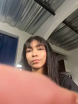 Snapshot of LauraAristizabal chatting on 03.19.25 LauraAristizabal online show from 03.19.25