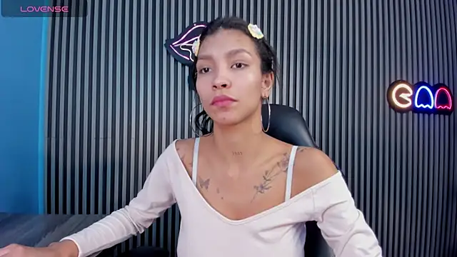 Snapshot of LauraAristizabal chatting on 03.21.25 LauraAristizabal online show from 03.21.25