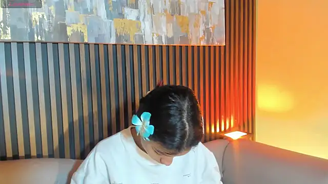 Snapshot of LauraAristizabal chatting on 10.23.25 LauraAristizabal online show from 10.23.25