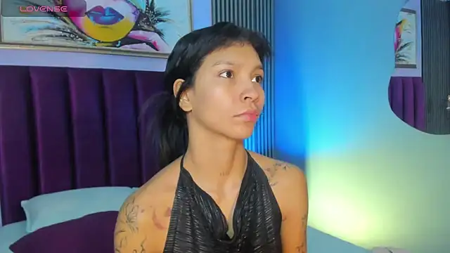 Snapshot of LauraAristizabal chatting on 11.01.25 LauraAristizabal online show from 11.01.25