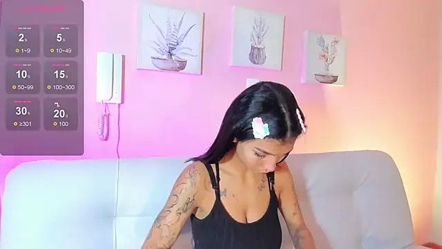 Snapshot of LauraAristizabal chatting on 11.11.25 LauraAristizabal online show from 11.11.25