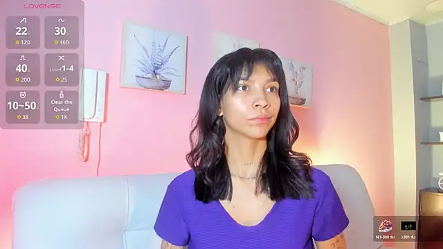 Snapshot of LauraAristizabal chatting on 11.12.25 LauraAristizabal online show from 11.12.25