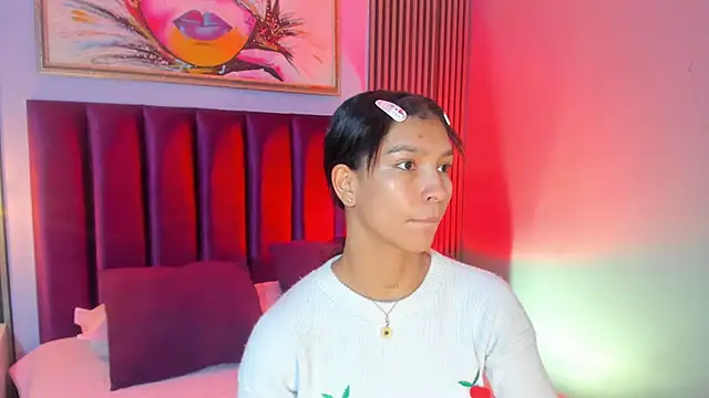 Snapshot of LauraAristizabal chatting on 11.16.25 LauraAristizabal online show from 11.16.25