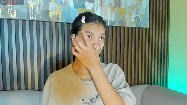 Snapshot of LauraAristizabal chatting on 11.22.25 LauraAristizabal online show from 11.22.25