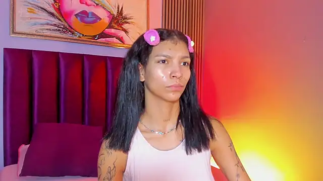 Snapshot of LauraAristizabal chatting on 11.27.25 LauraAristizabal online show from 11.27.25