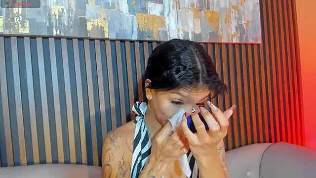 Snapshot of LauraAristizabal chatting on 12.05.25 LauraAristizabal online show from 12.05.25