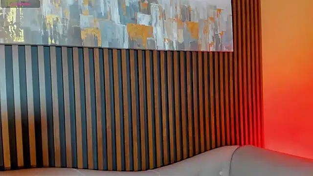 Snapshot of LauraAristizabal chatting on 12.18.25 LauraAristizabal online show from 12.18.25