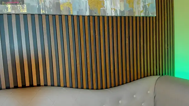 Snapshot of LauraAristizabal chatting on 12.21.25 LauraAristizabal online show from 12.21.25