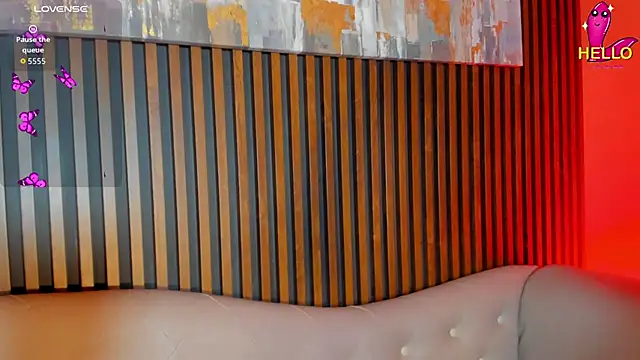 Snapshot of LauraAristizabal chatting on 12.22.25 LauraAristizabal online show from 12.22.25